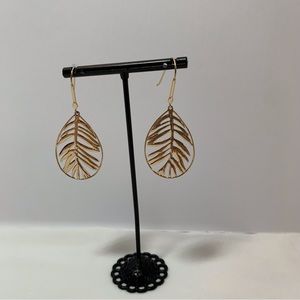 Stella & Dot Botanical Filigree Earrings